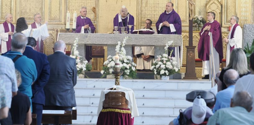Valladolid llena el San Benito de Teófanes Egido para brindarle un sentido último adiós
