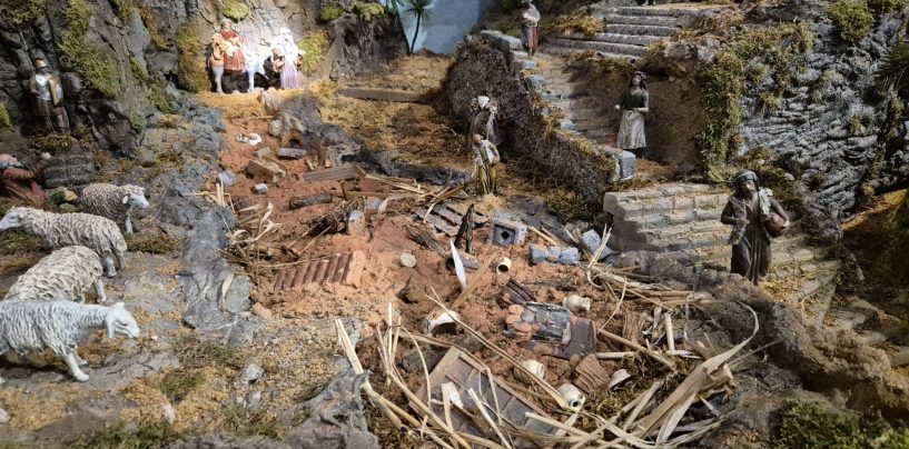 El belén de una iglesia de Valladolid que rinde homenaje a las víctimas de la DANA: “Jesús también se hace presente”