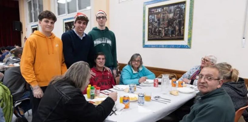 El comedor solidario de La Milagrosa acoge una cena “muy especial” para 75 comensales vulnerables a siete días de Nochebuena